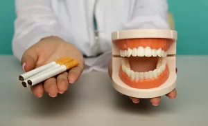 Sigara ve Alkol Dişlere Zarar Verir Mi?